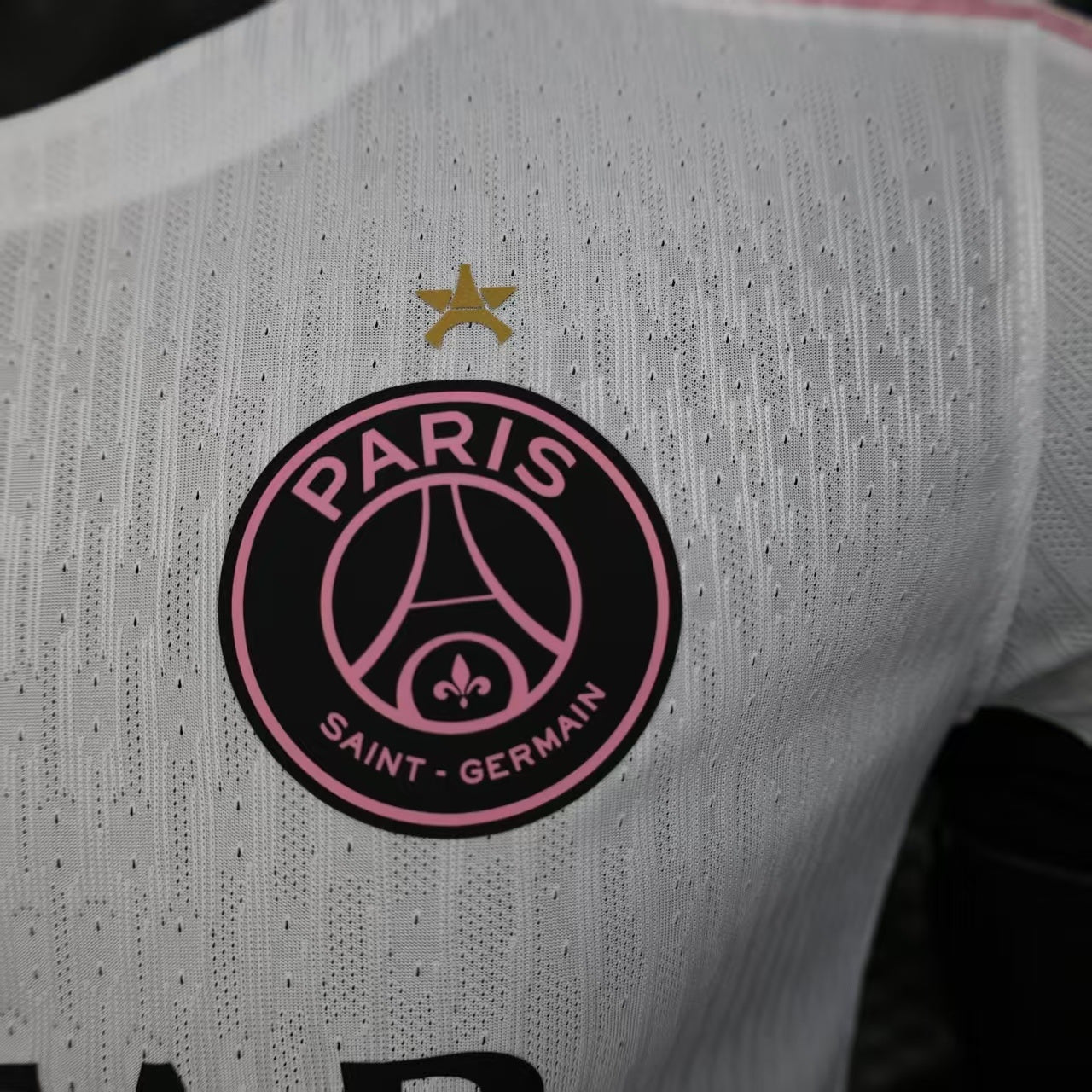 PSG-Spezialtrikot „Parisian White & Pink“.