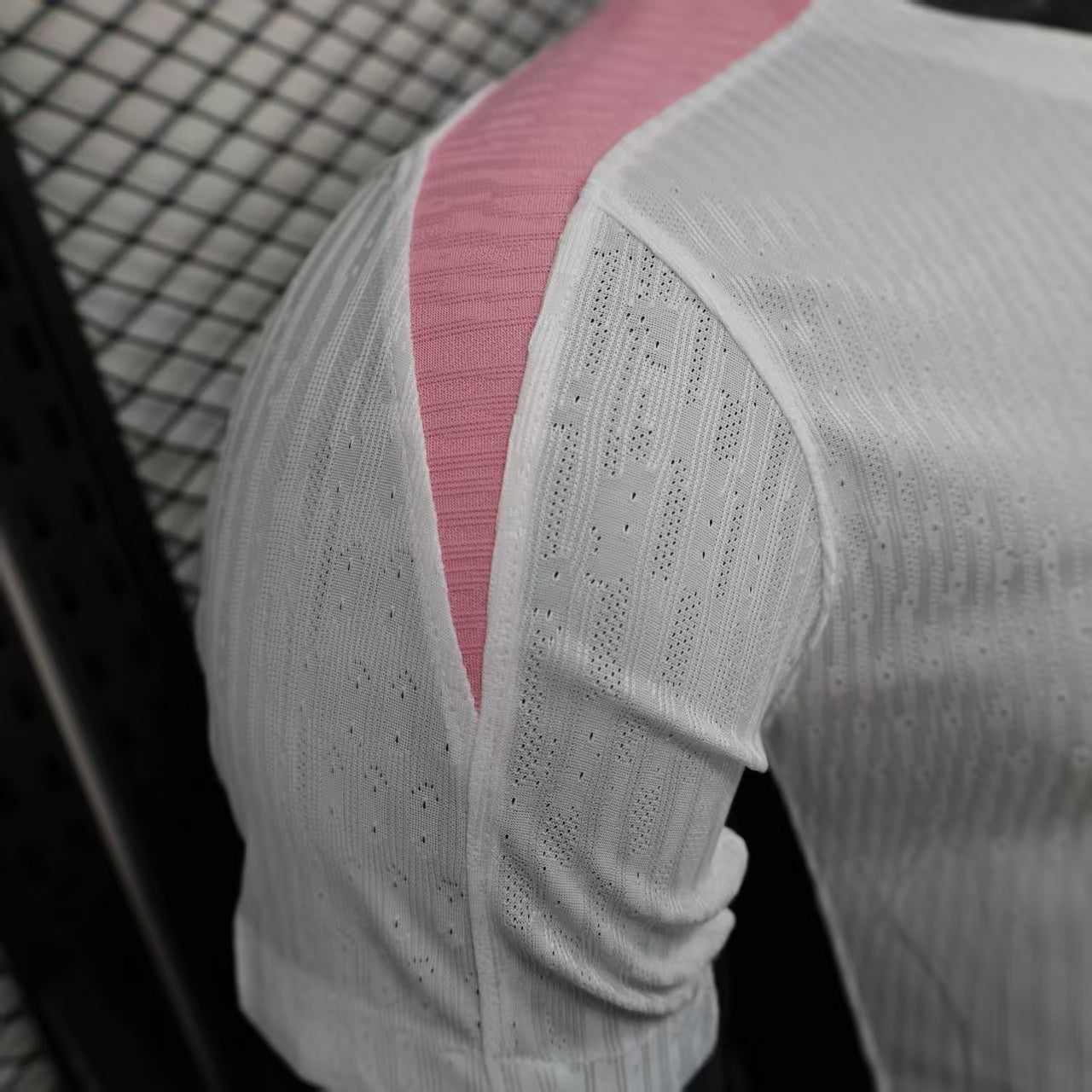 PSG-Spezialtrikot „Parisian White & Pink“.