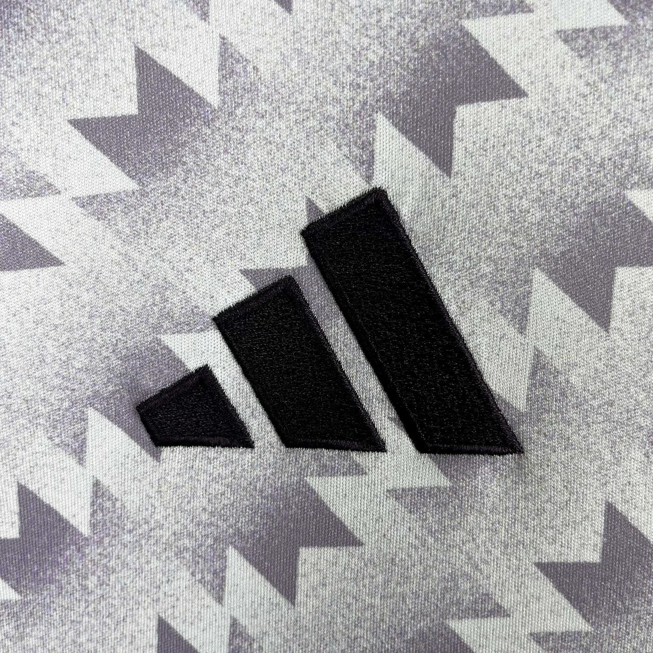 Manchester United "Electric Eclipse" Special Kit