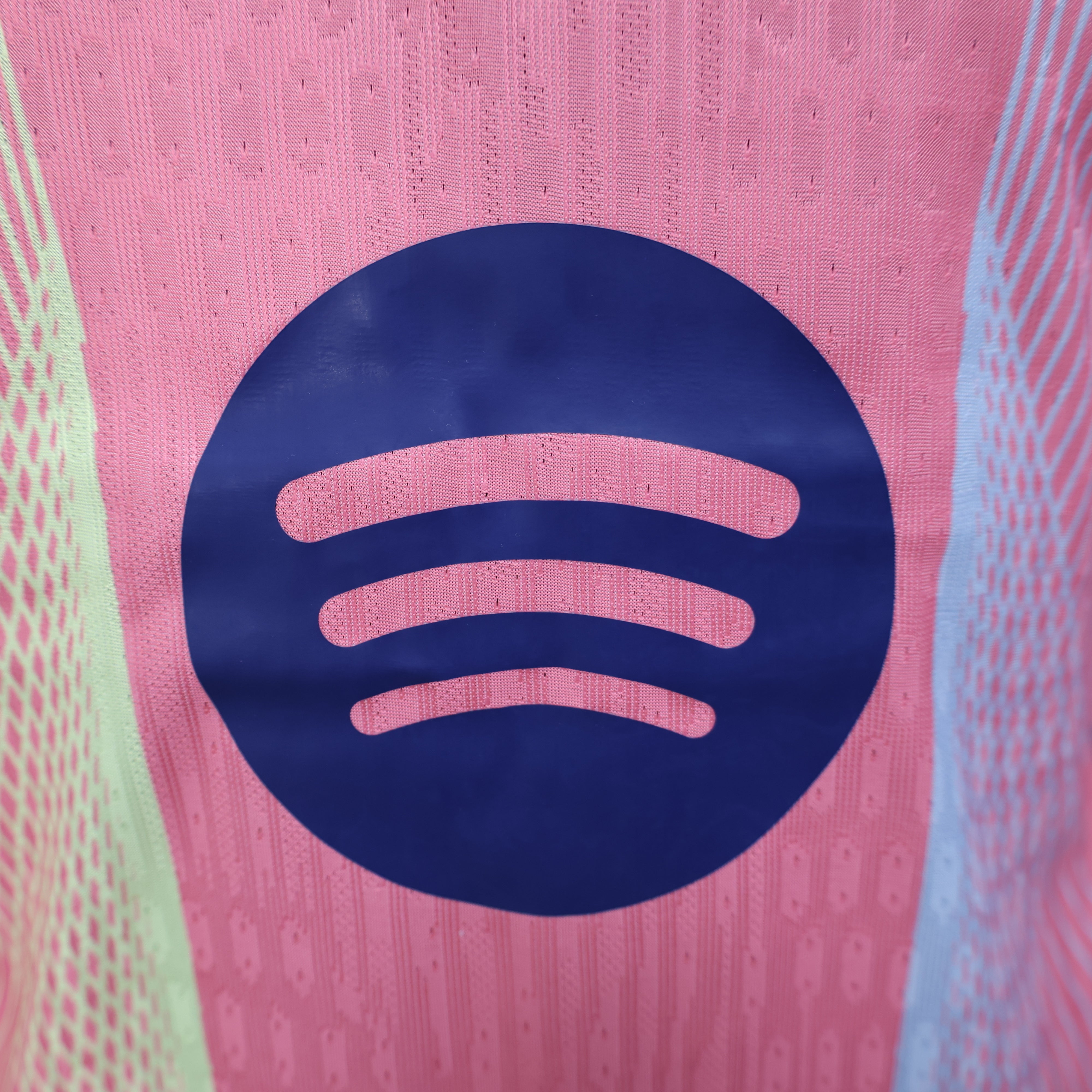 Kit spécial "Vibrant Glitch" du FC Barcelone