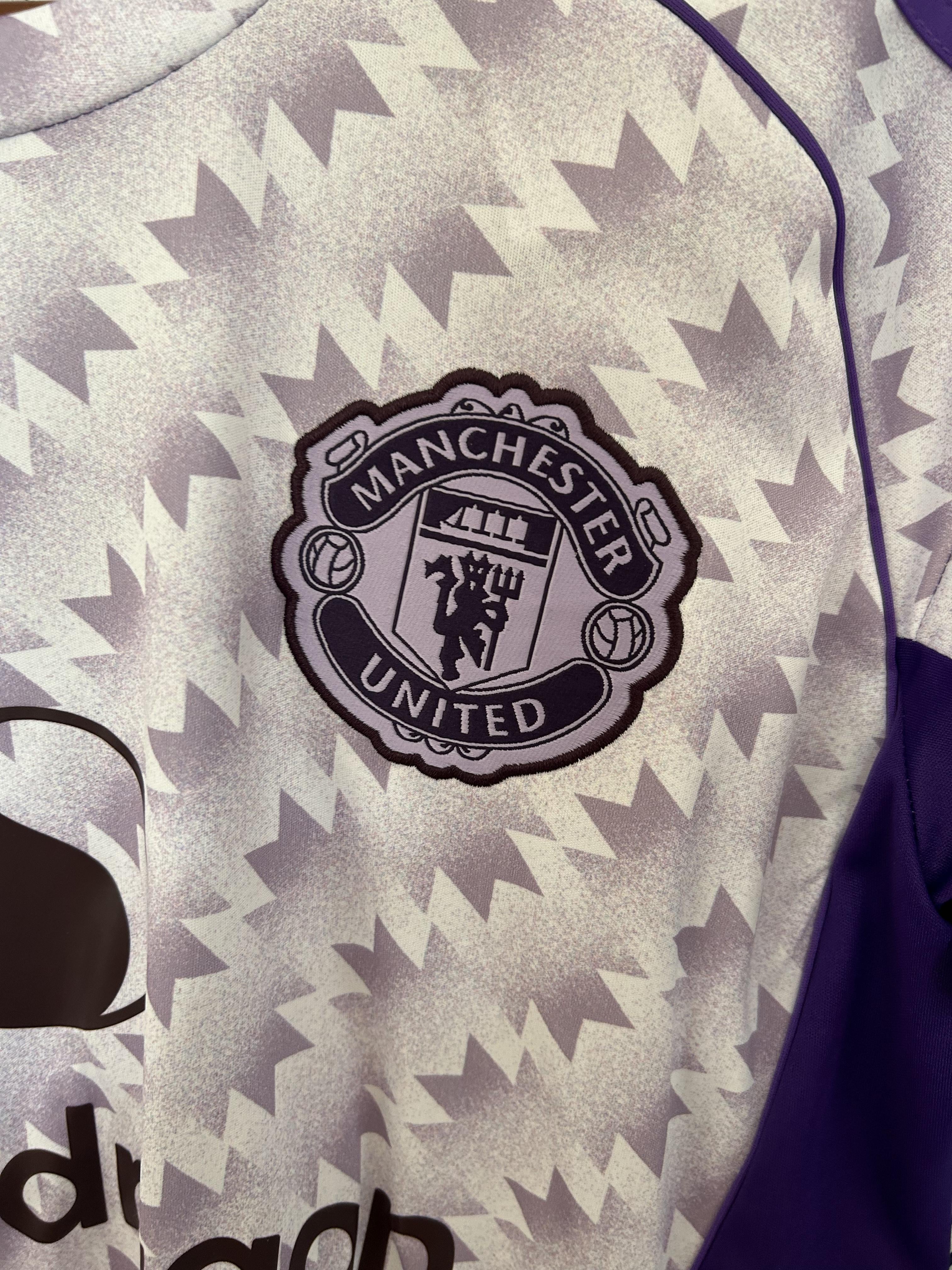 Manchester United "Purple Thunder" Special Kit