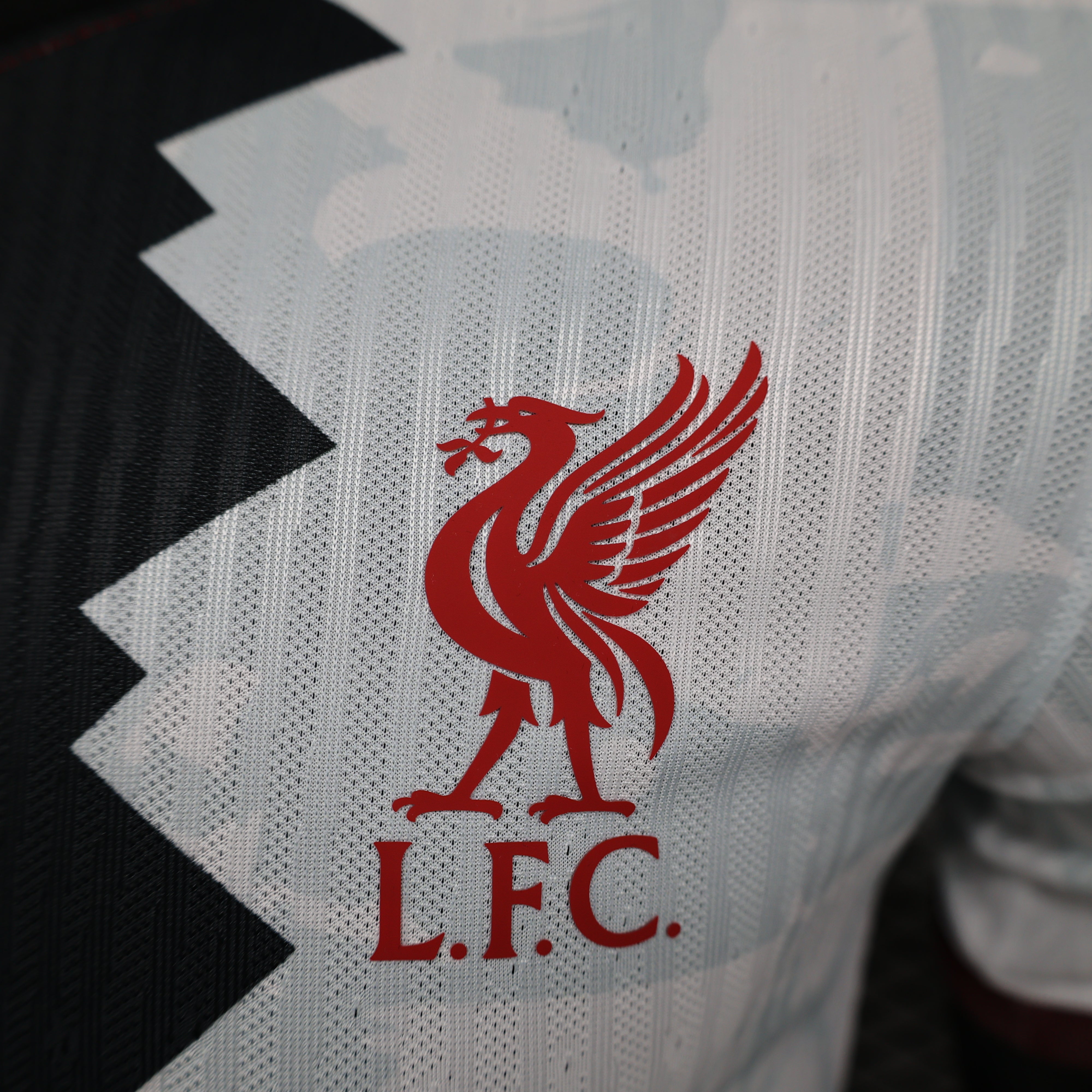 Liverpool "Tri-Color Blitz" Special Kit