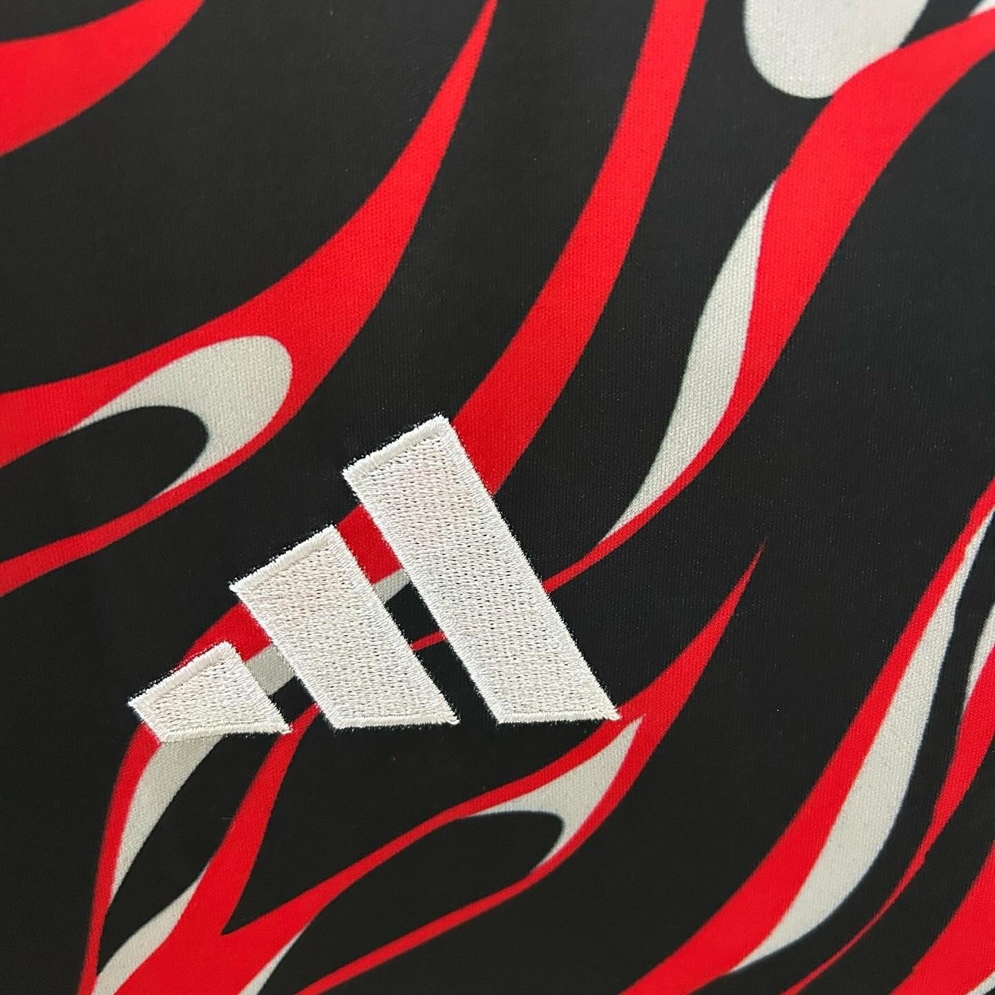 Manchester United "Lava Waves" Special Kit