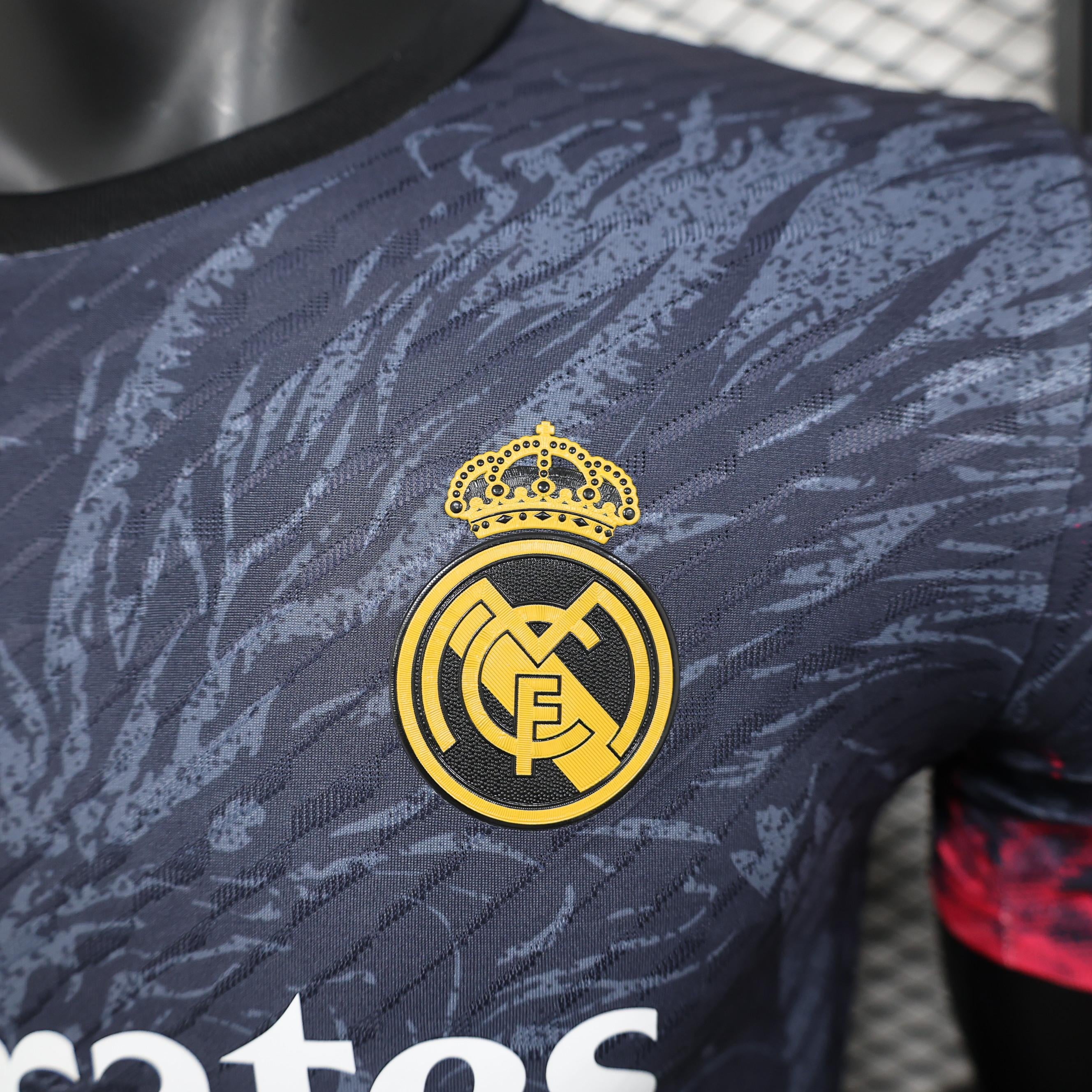 Real Madrid "Dragón Escarlata" Special Kit