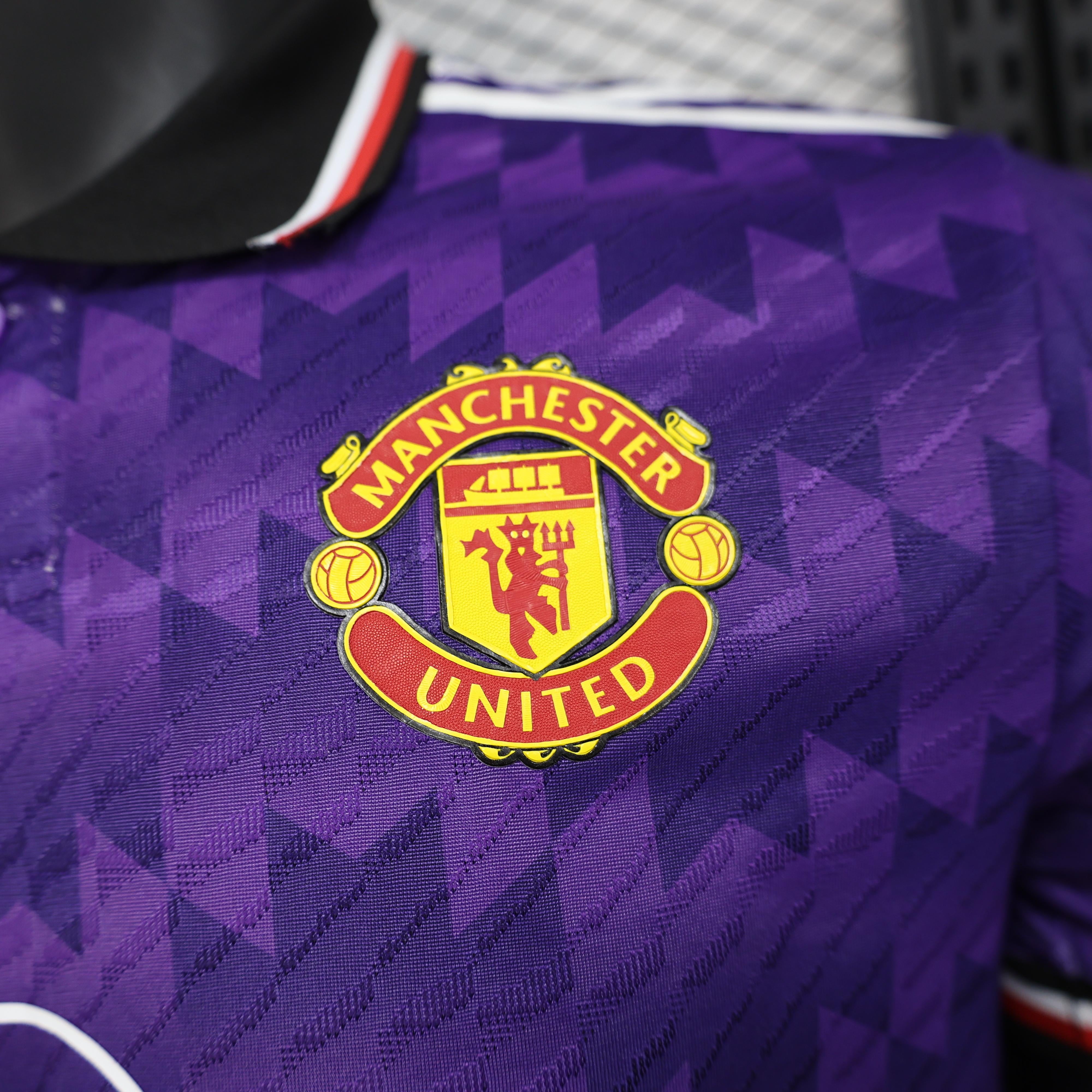 Manchester United "Midnight Essence" Special Kit