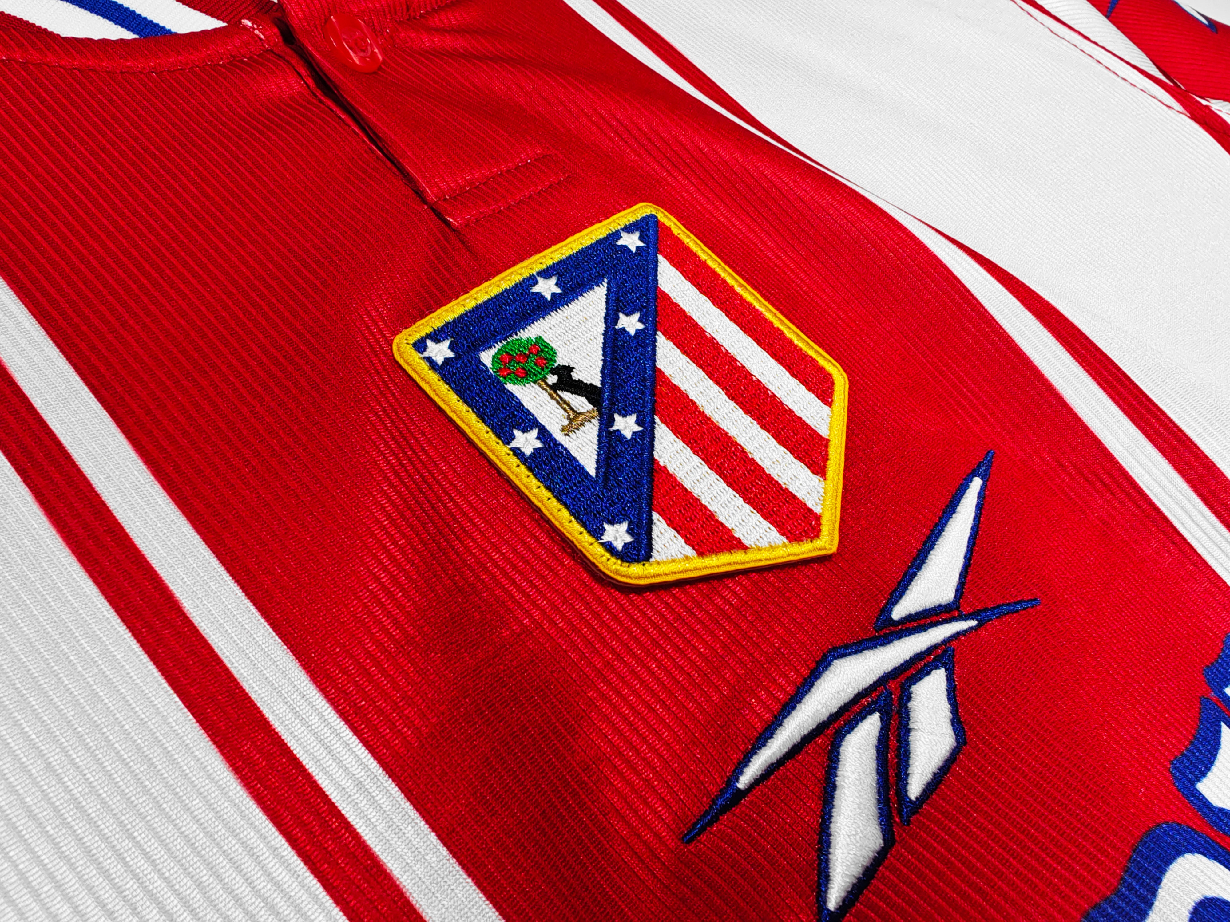 Maillot domicile de l'Atlético Madrid 1998-1999