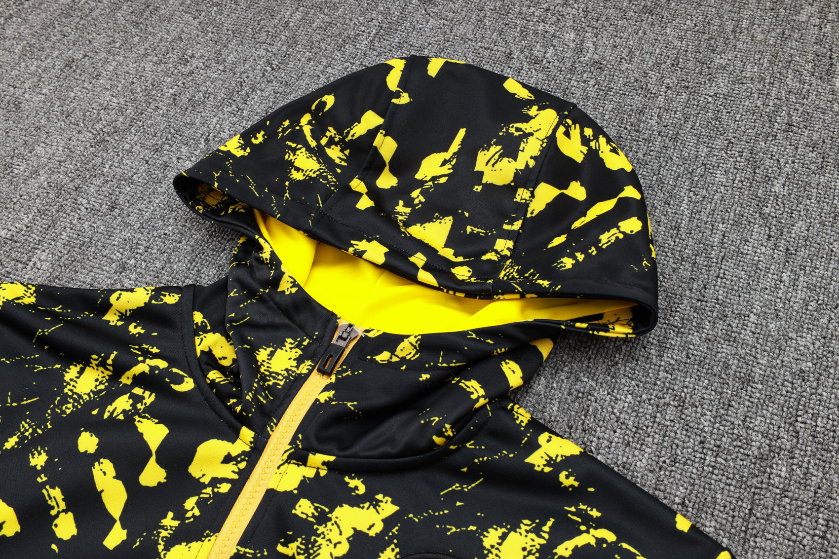 Borussia Dortmund Black and Yellow Tracksuit II