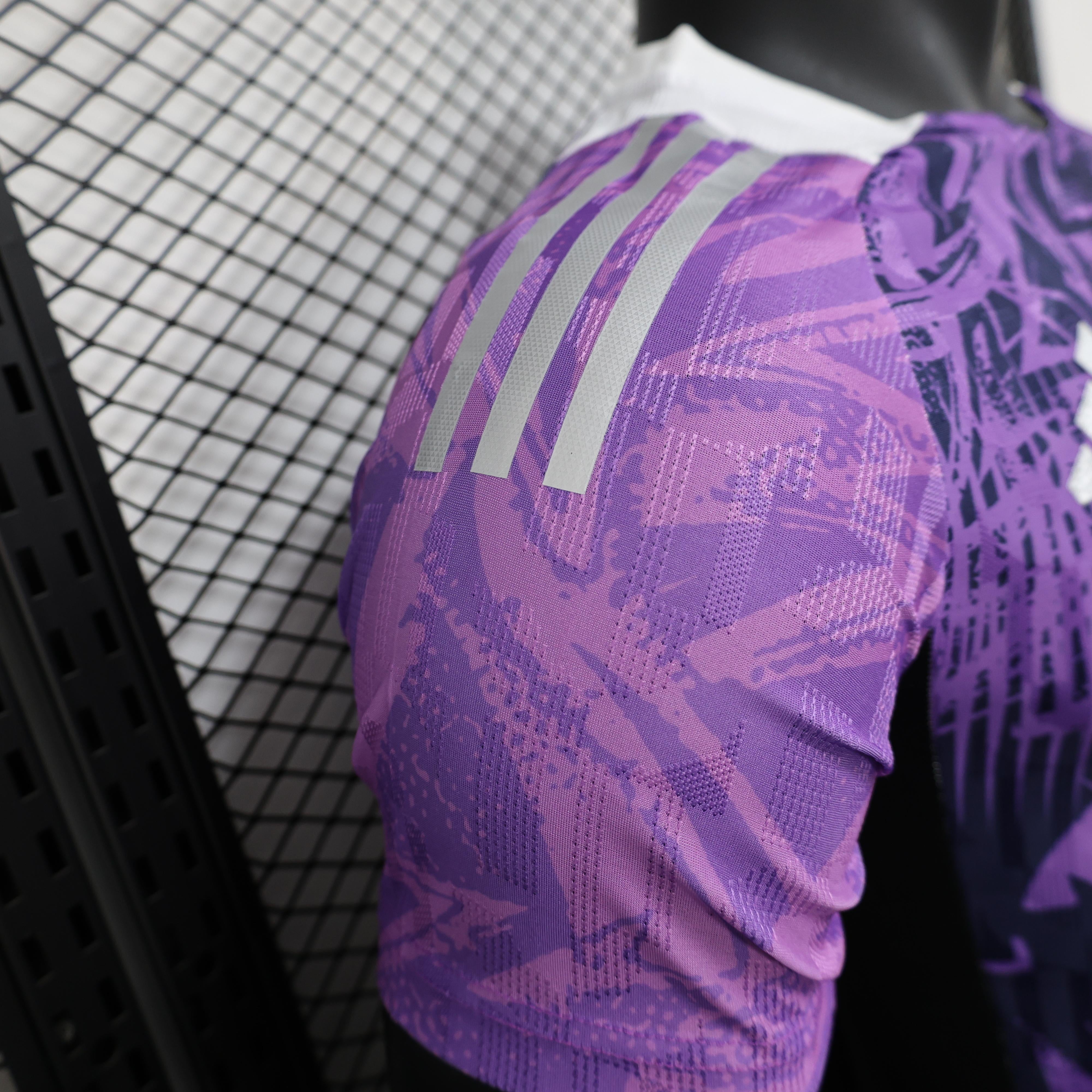 Manchester United "Violet Mirage" Special Kit