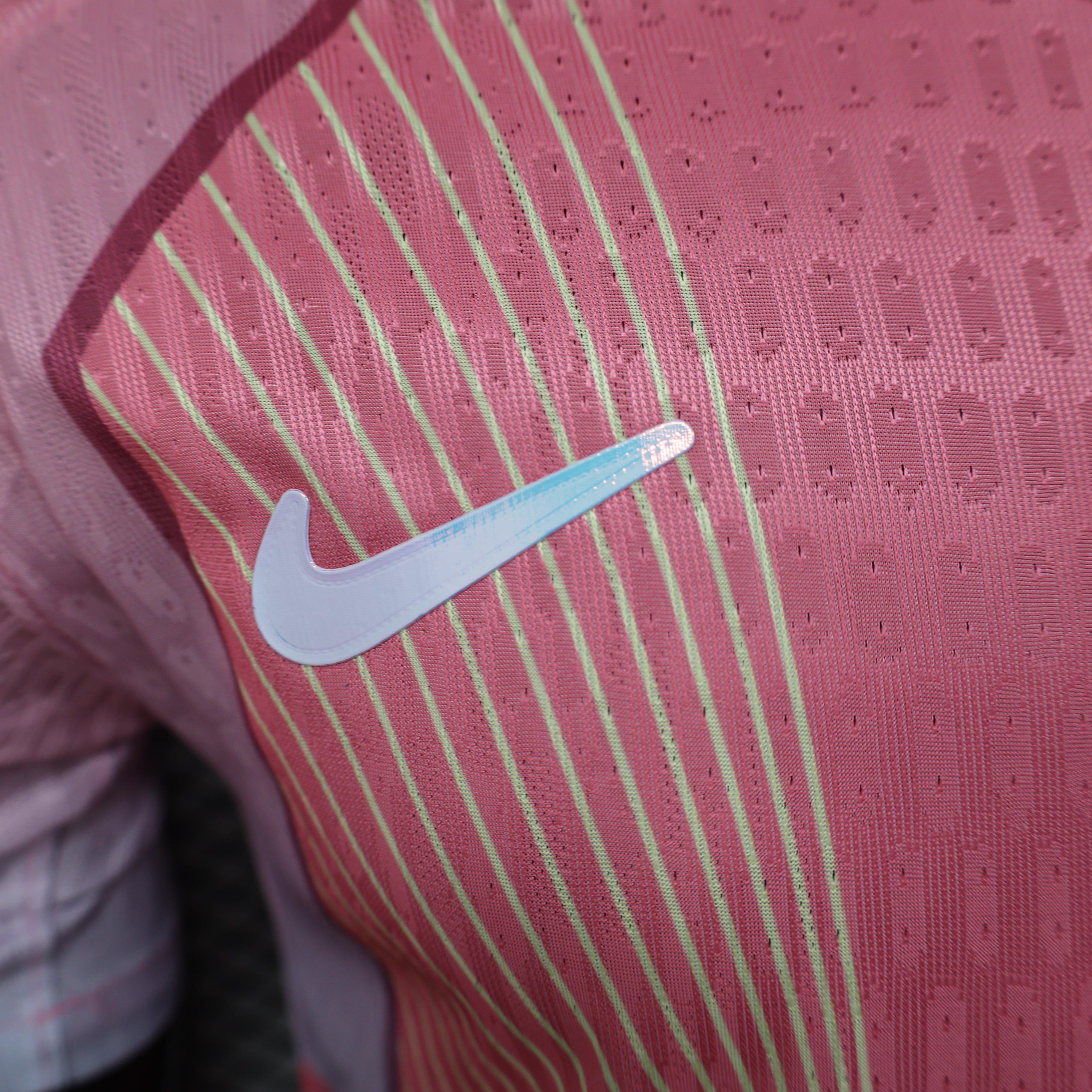 Kit spécial "Vibrant Glitch" du FC Barcelone