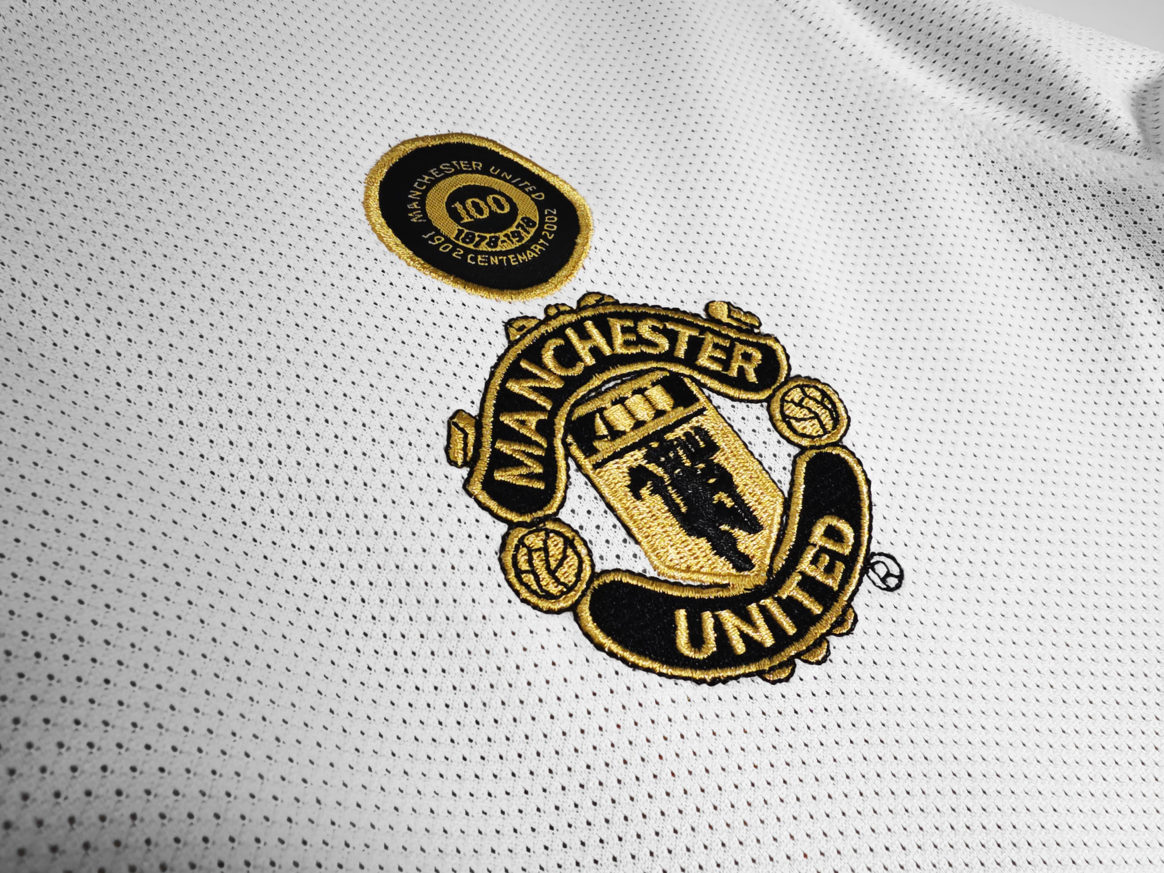 Manchester United 2001-2002 Away Long Sleeve Kit