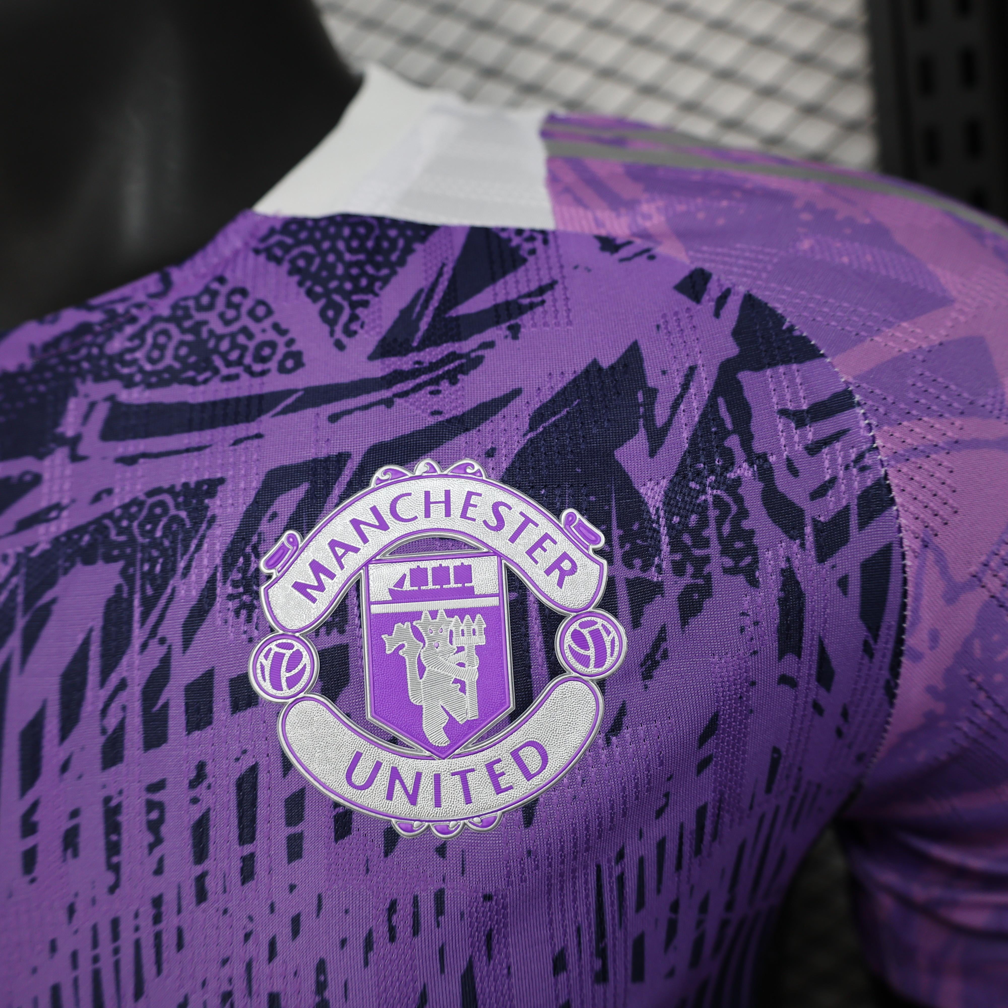 Manchester United "Violet Mirage" Special Kit